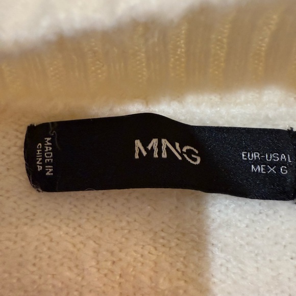 Mango Oversized V Neck Women’s Cream Sweater Size Large NWOT - Picture 3 of 7